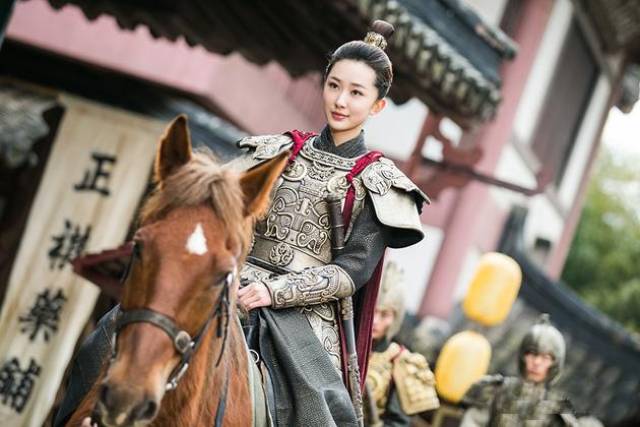 古装剧女将军_女明星穿盔甲_女明星穿铠甲