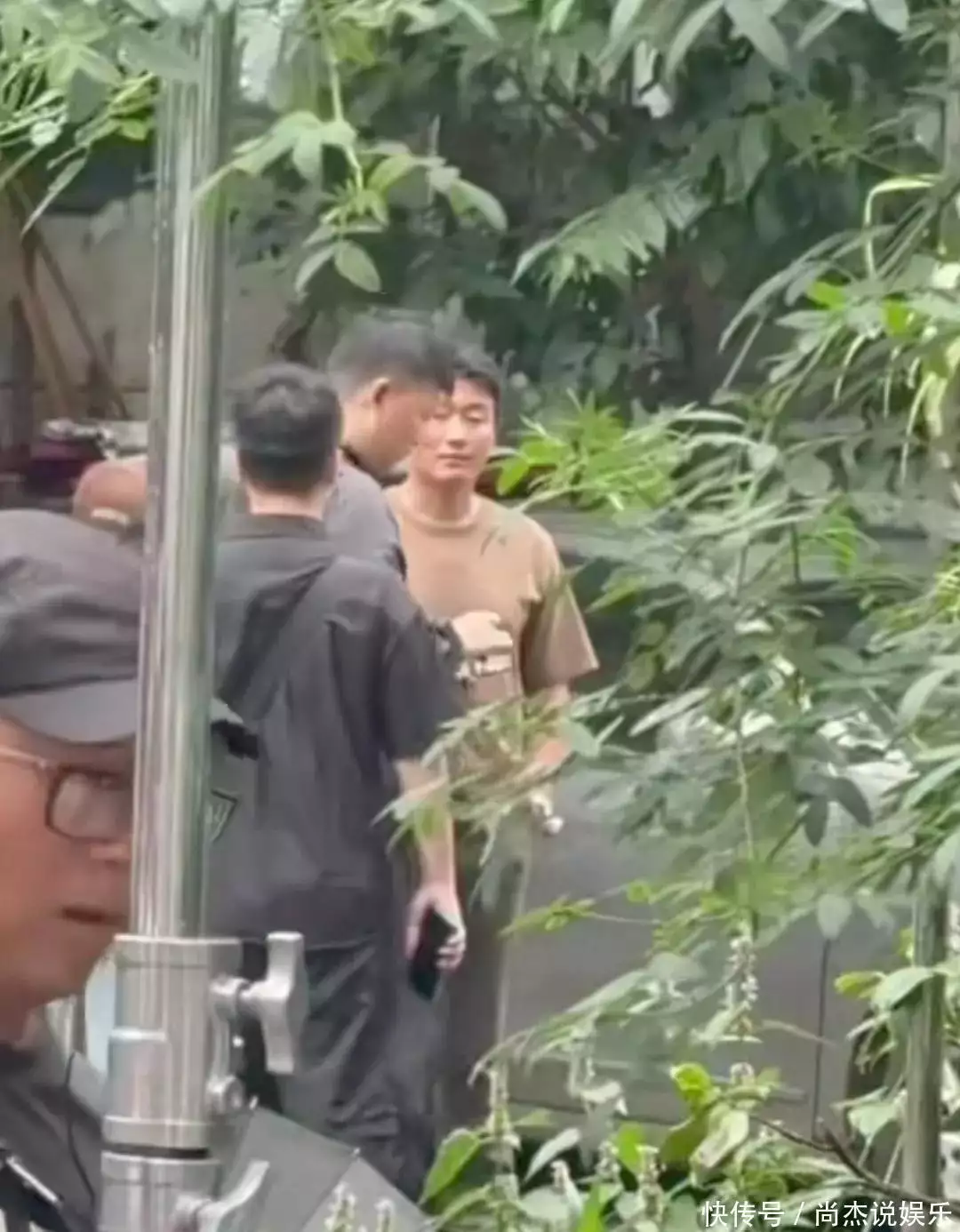 他们都是怎么扒出明星黑料的,_突然翻红的艺人_资本旧瓶装新酒